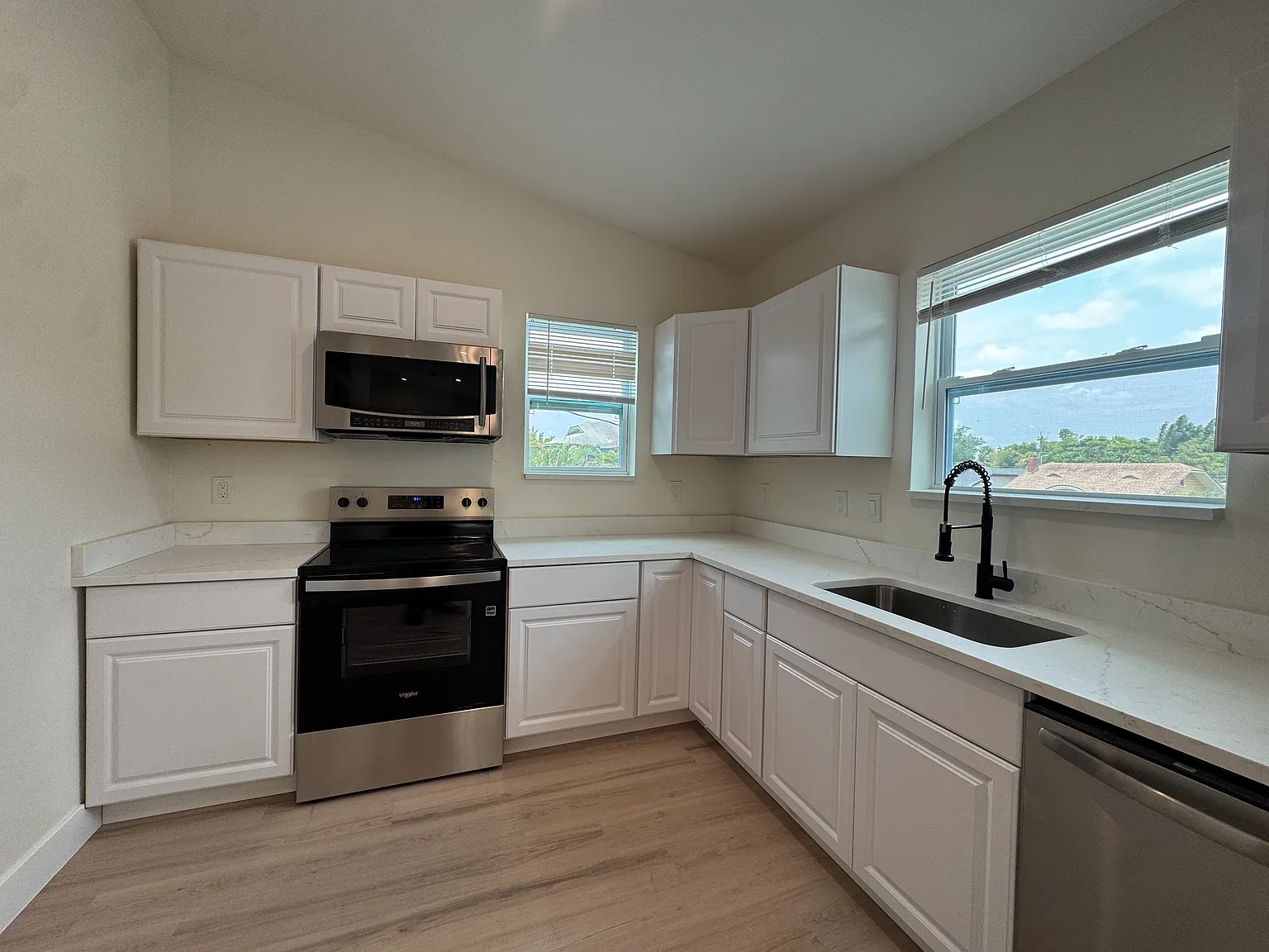 2 bed, 800 sqft, $2,750 — Photo 3