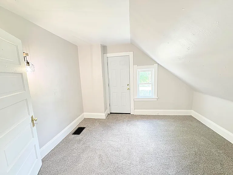 2552 Foraker Ave — Photo 14