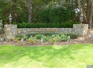2016 Hawthorne Ln, Mahwah, NJ 07430