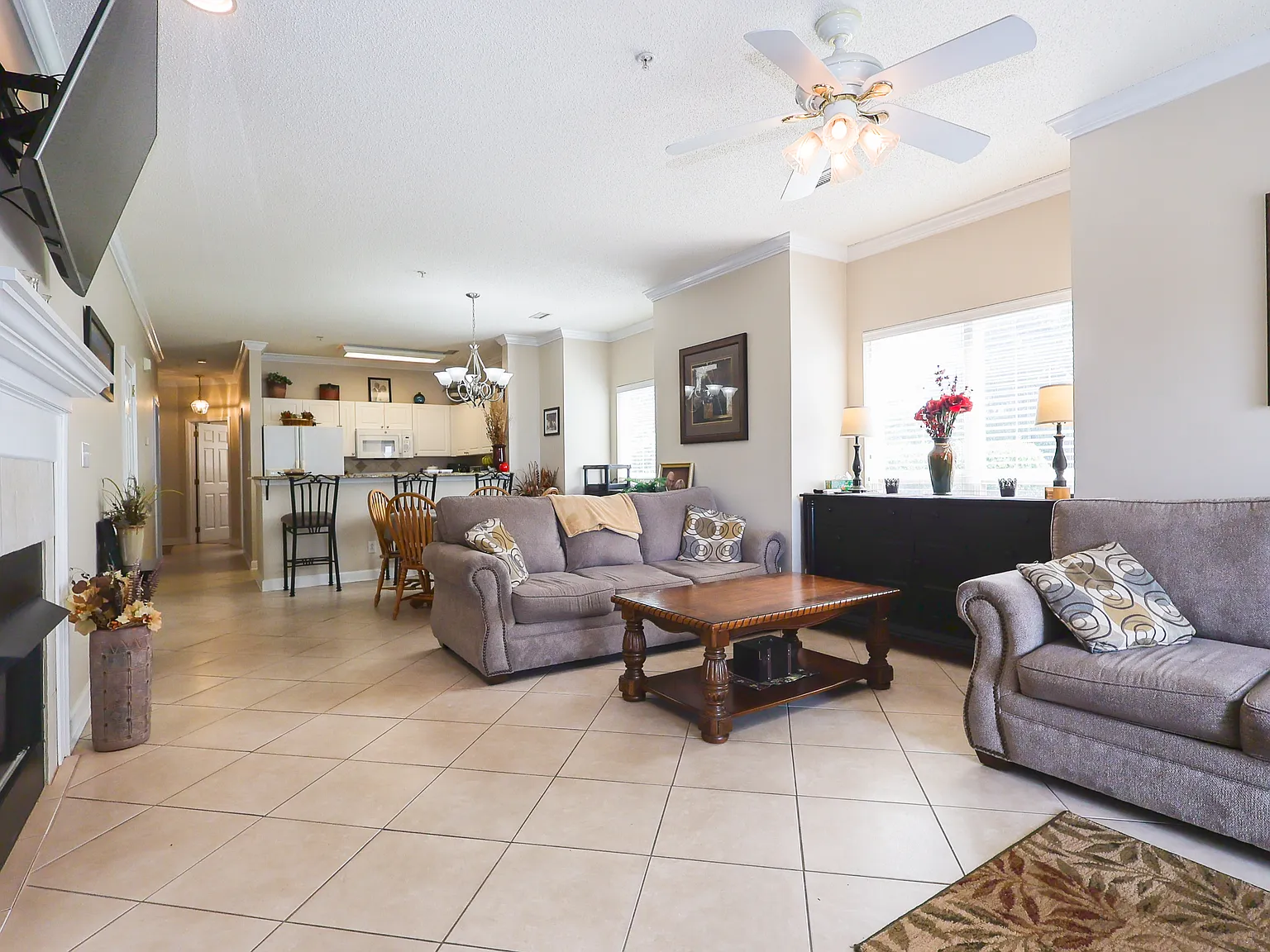 3 bed, 1357 sqft, $2,500 — Photo 4