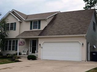 4716 Bay View Rd, Hamburg, NY 14075