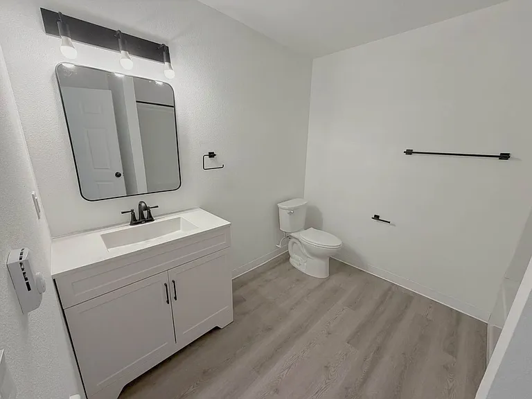 Pleasant Square Apartments — Photo 33