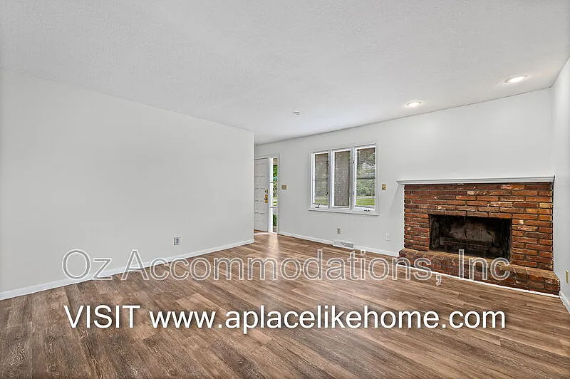 3 bed, 2.0 bath, 1410 sqft, $1,695 — Photo 4