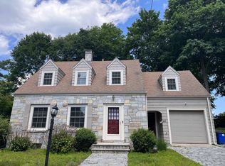 22 Douglas Rd, Lynnfield, MA 01940