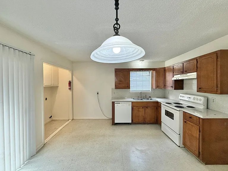 1708 Alpine Rd #C1 — Photo 6