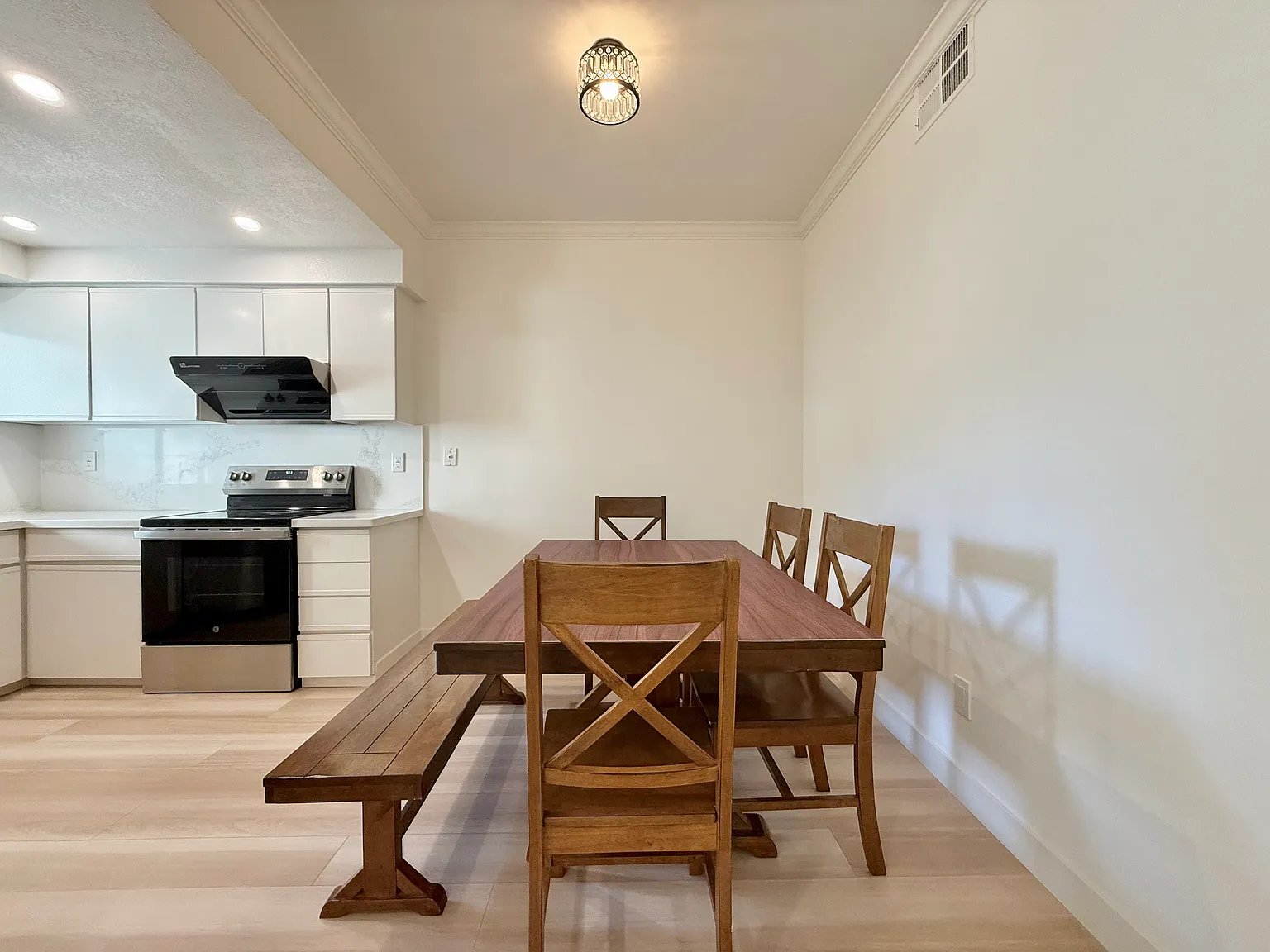 2 bed, 922 sqft, $3,500 — Photo 3