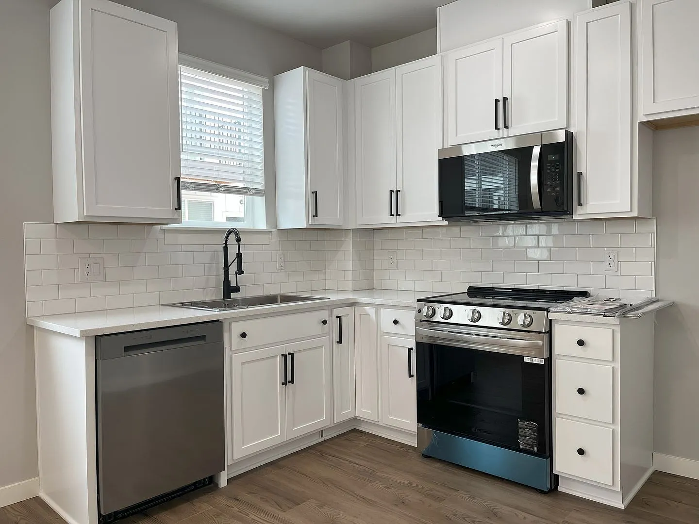 Bright & Modern 1-Bedroom with Open Layout and AC — Photo 4