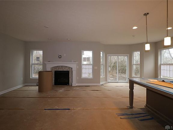 4th image of 693 Newton Dr #61