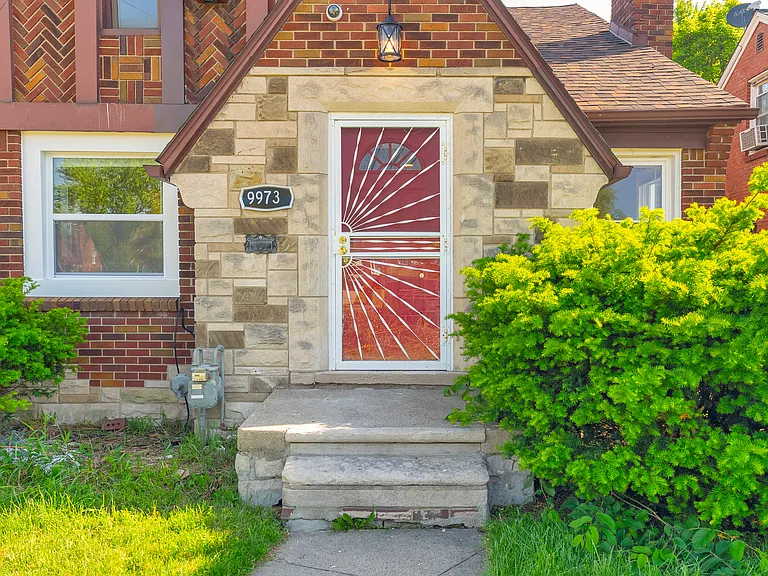 9973 E Outer Dr — Photo 5