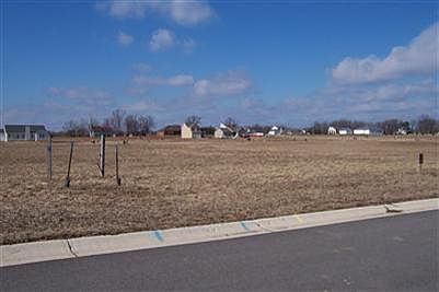 3rd image of 3252 S Field Hawk Dr