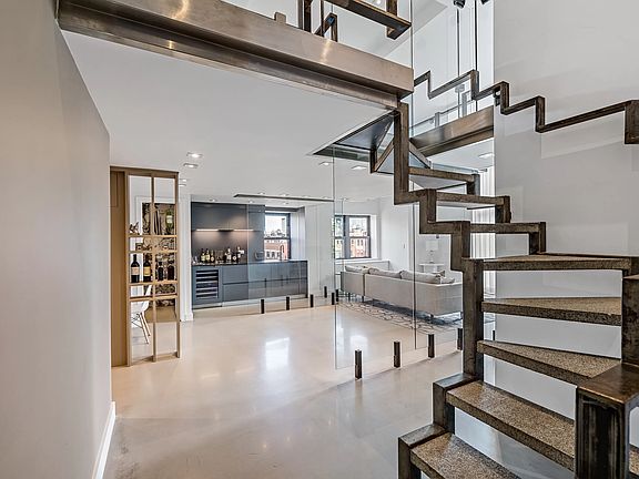 2nd image of 135 W 70th St APT 10C