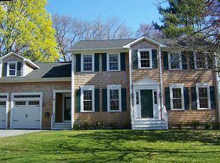 19 Sherwood Ln, Barrington, RI 02806