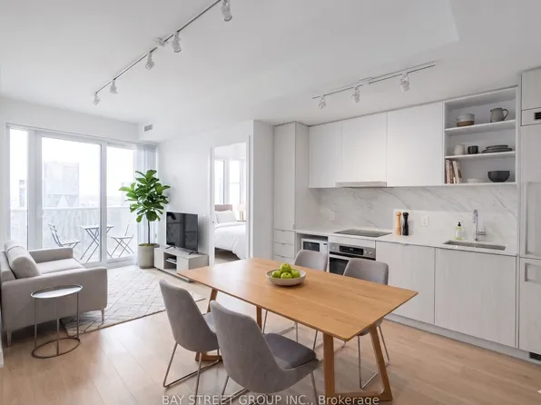 55 Cooper St #7112, Toronto, ON M5E 0G1