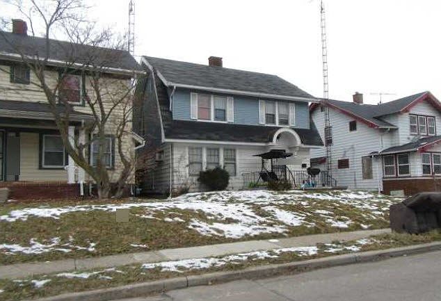 2nd image of 2021 Parkdale Ave
