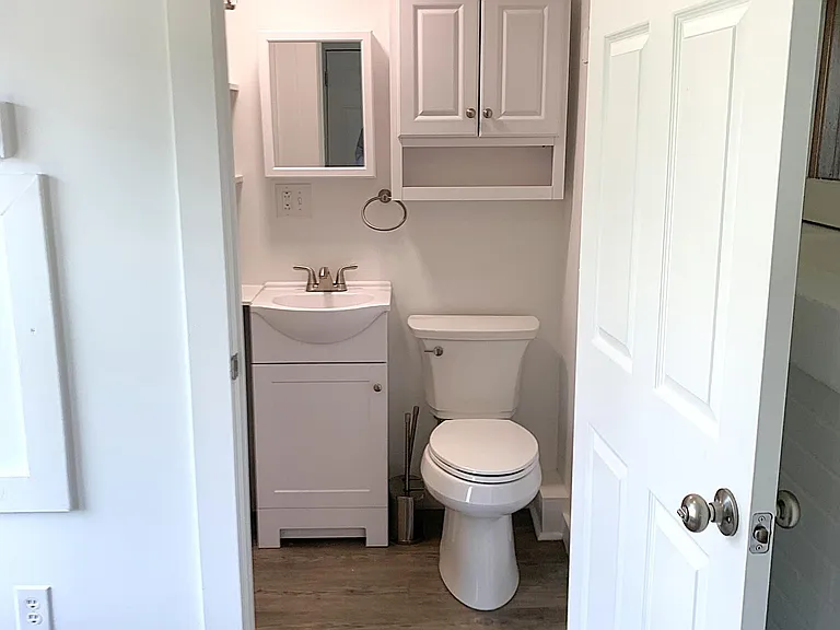 1004 W Market St — Photo 11