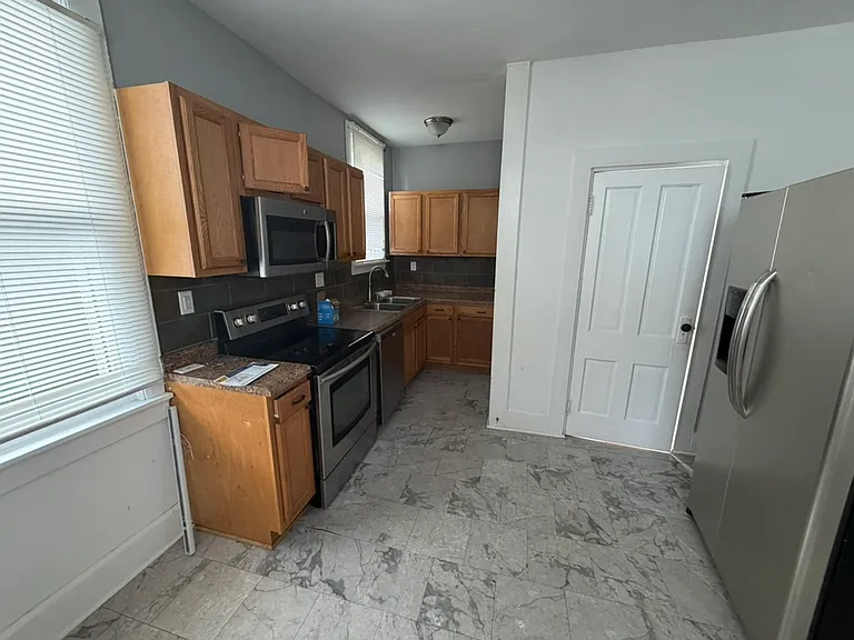 2414 W Maryland St — Photo 7