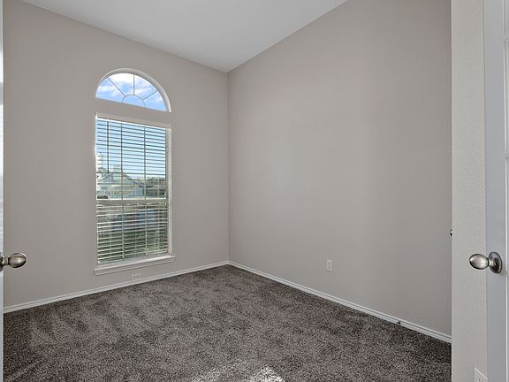 5th image of 1728 Meadowlark Ln