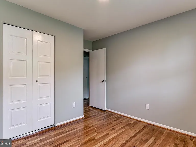 12702 N Point Ln — Photo 16