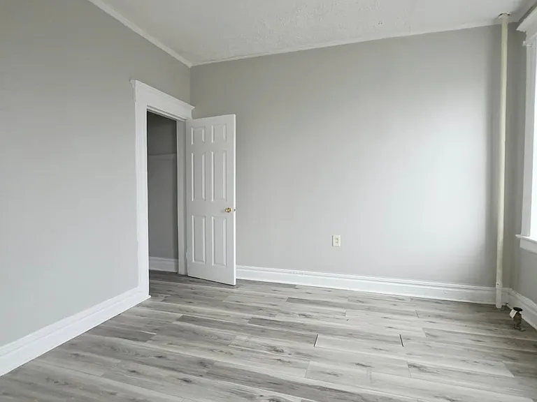 225-227 Clifton Ave #10 — Photo 2