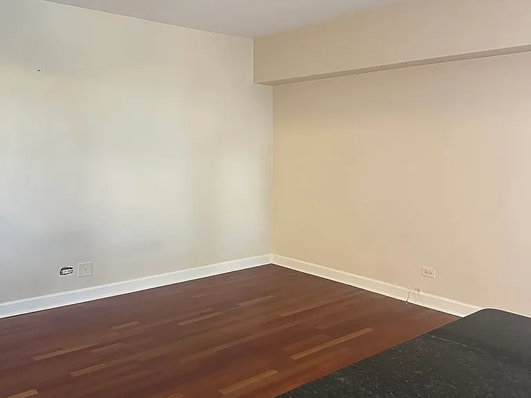4970 N Marine Dr #528 — Photo 3