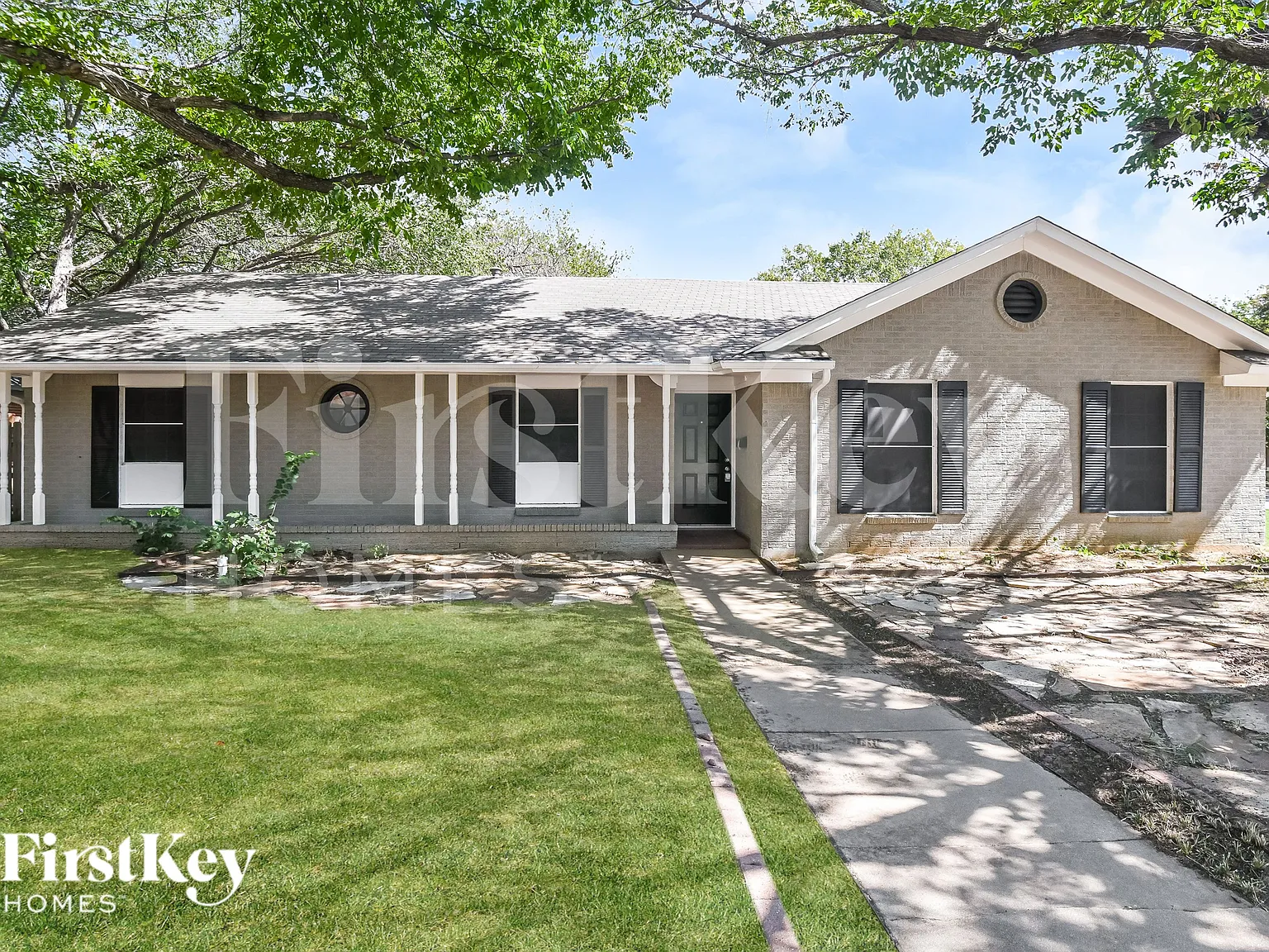 4 bed, 2.0 bath, 1962 sqft, $2,065 — Photo 1