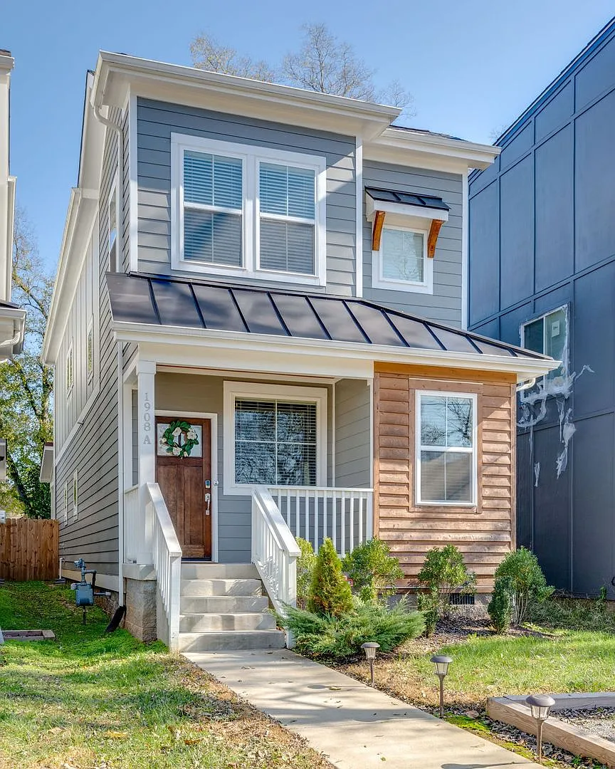 Coming Soon! Great home with many extras-designated parking in front — Photo 3