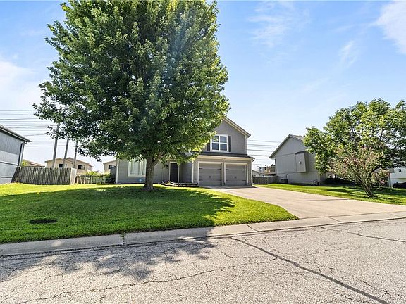 2nd image of 607 SE Joel Ave