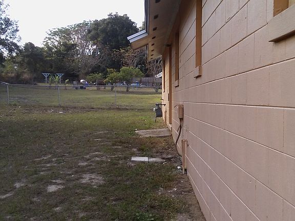 4th image of 608 W Ella J Gilmore St