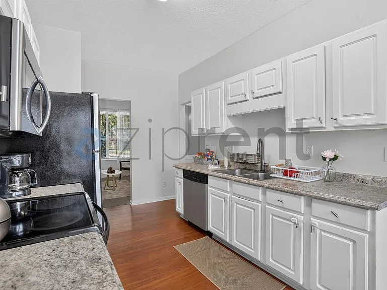 2354 Charleston Pointe SE — Photo 15