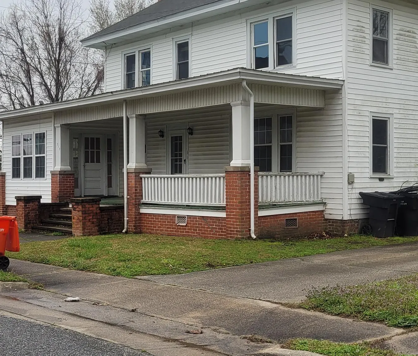 3 bed, 1.0 bath, $1,395 — Photo 1