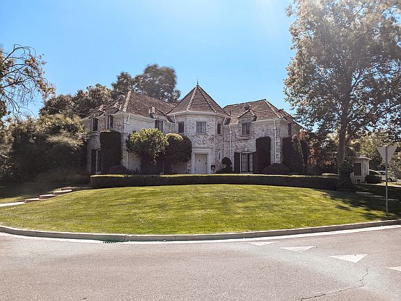 4th image of 2730 Dwight Way