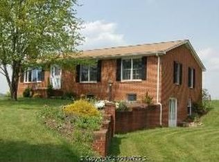 19273 Airmont Rd, Round Hill, VA 20141