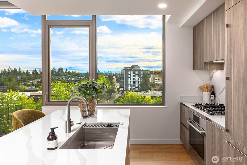 4th image of 10232 NE 10th Street #1012