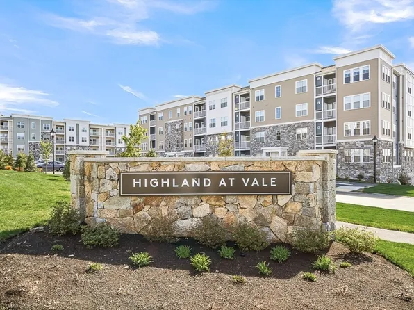 2 Stratton Dr #307, Woburn, MA 01801