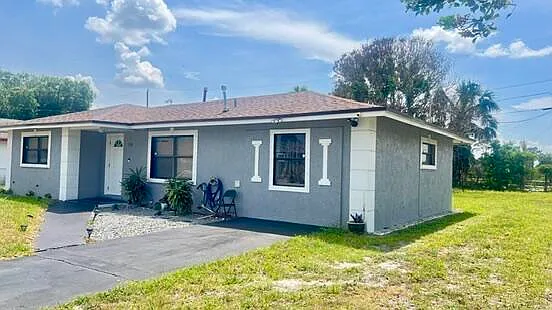 113 Hilton Dr — Photo 2