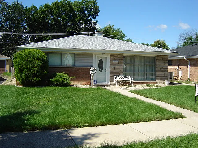 1366 Freeland Ave photo 1
