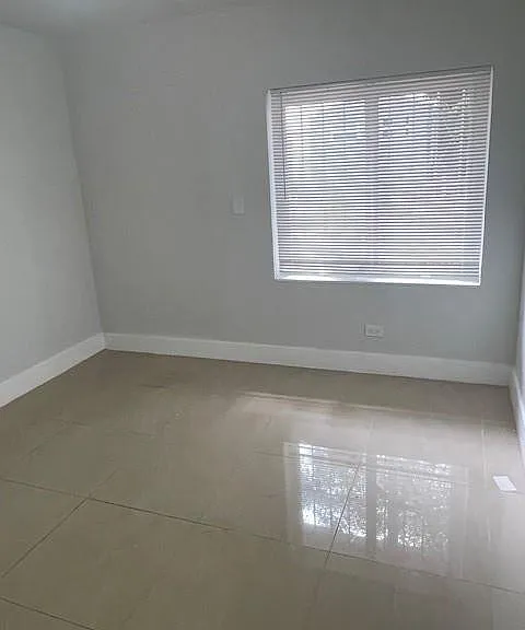 12322 NE 6th Ave #2 — Photo 5