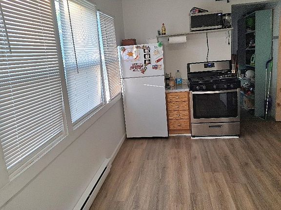 4th image of 702 S WALNUT