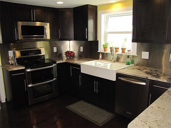 4th image of 135 Laurie Ave