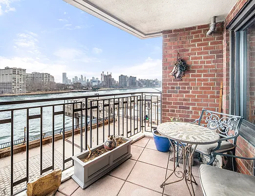 Sold by Compass | media 3