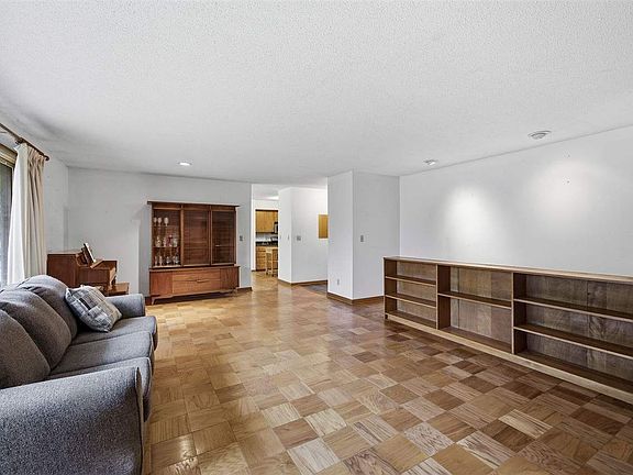 5th image of 36 Arbury Dr