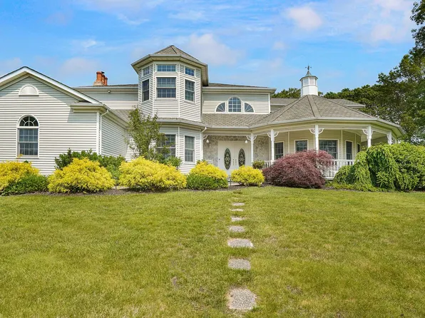 59 Lidge Drive, Farmingville, NY 11738