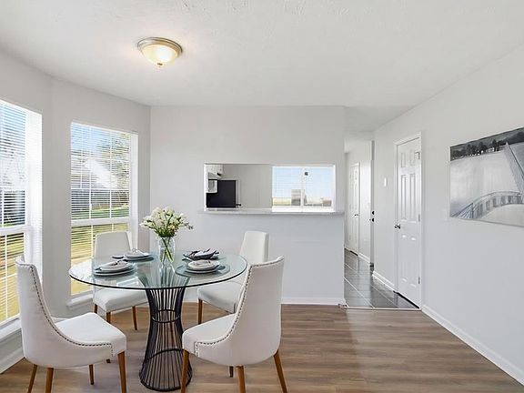 4th image of 4035 Robin Cir