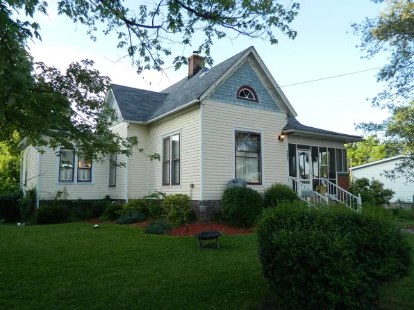 505 W Water St, Fairfield, IL 62837