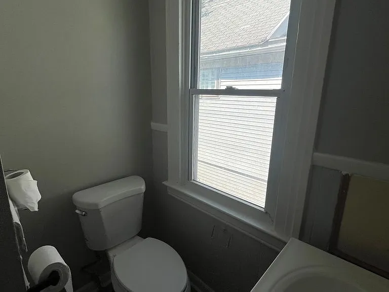 537-537.5 Lyell Ave — Photo 7