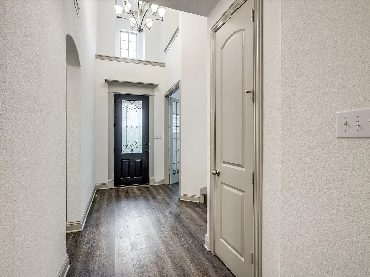 4 bed, 2754 sqft, $3,990 — Photo 3
