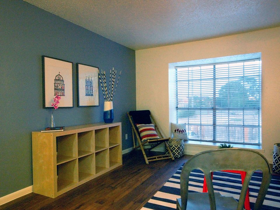 2nd image of 2520 Elmont Dr APT 106