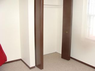 201 Cedar Ave APT 5, Waverly, IA 50677