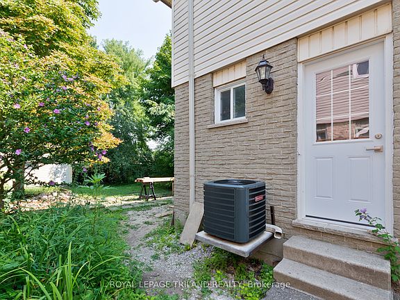 3rd image of 16 Inverary Rd
