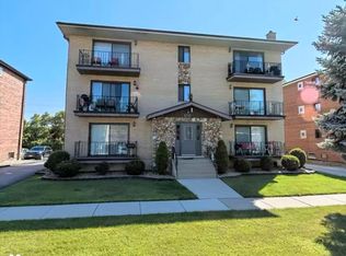 5713 Ridgemont Ln, Chicago Ridge, IL 60415